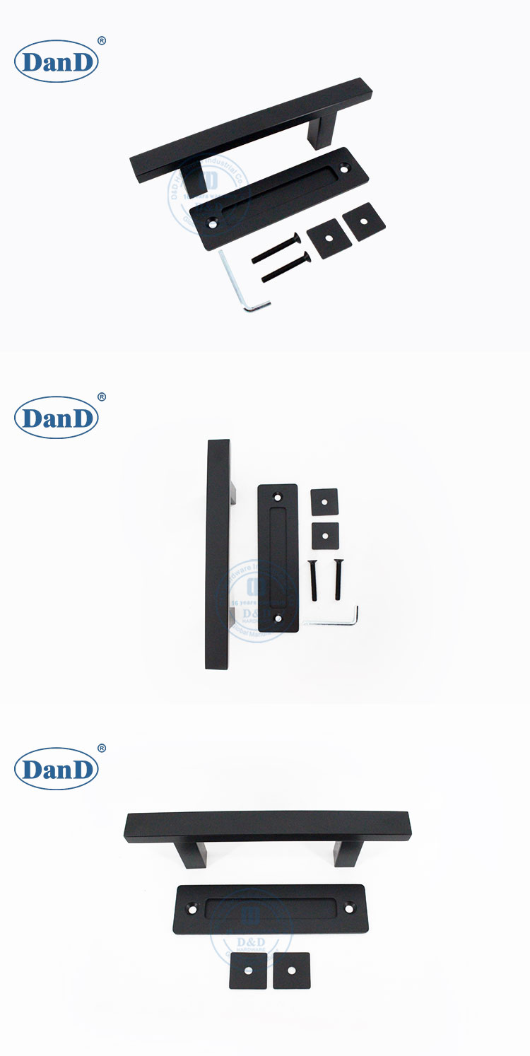 Ручки в дверях черного сарая