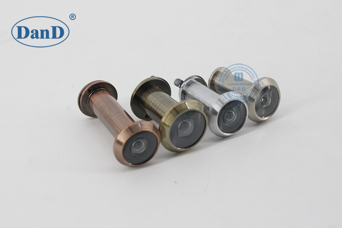 Внешняя дверь с большим видом просмотра глазки